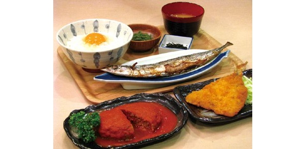 ランチの「日替わり定食」（500円〜）にも、もちろんたまごが付いてきます