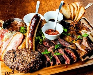 熟成肉にフォアグラハンバーグも！本町に朝からやってる“肉カフェ”登場