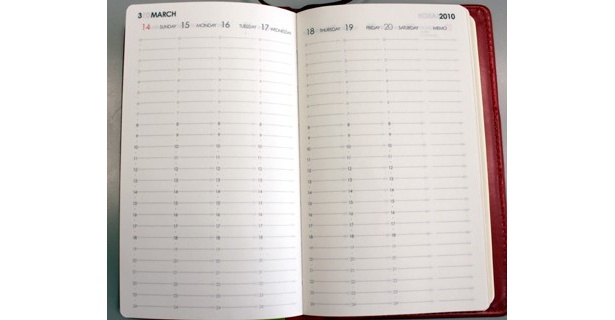 これが人気の“24時間バーチカル型”の手帳。「伊東屋オリジナル 24時間手帳」（1000円）
