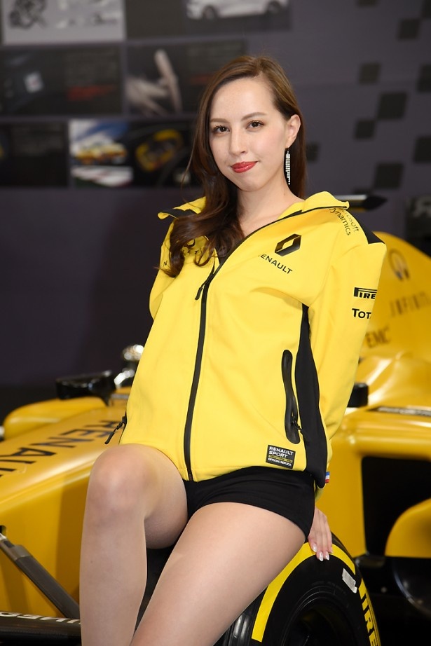 ルノー・ジャポン ブースのコンパニオン