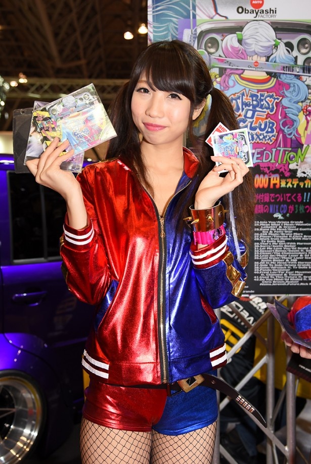 尾林ファクトリー ブースのコンパニオン