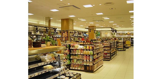 「あまがさき阪神」1階の食料品売場