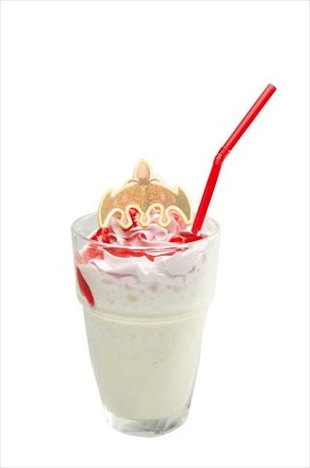 ゲームをモチーフにしたエンブレムが添えられた「ナナモ女王のバニラミルクシェイク」(680円)
