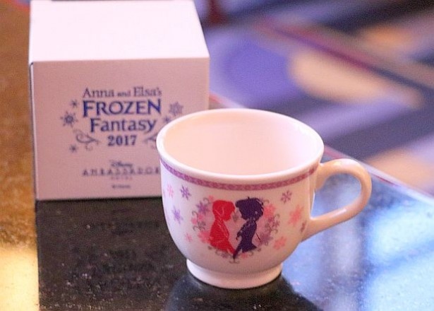 スーベニアデミタスカップは、大人っぽいシルエットデザイン