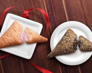 今度のチョコパイはいちご味！マクドナルドの”三角いちごチョコパイ”新登場！