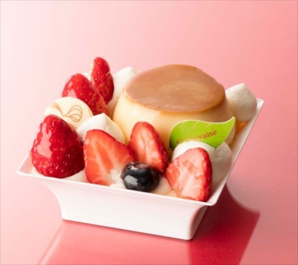 【写真を見る】「苺たっぷり！！プリンアラモード」(360円)