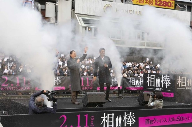 イベントの最後に観客から「相棒！」の掛け声がかかると、スモークの演出が。会場はいっそう盛り上がった