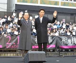 右京＆冠城の特命係が真冬の道頓堀に船で登場！