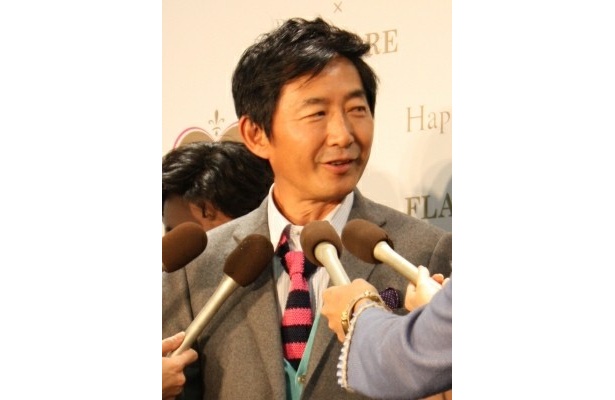 おノロケ発言を連発した会見の様子