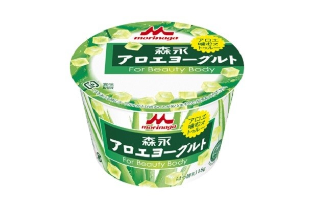 【写真を見る】アロエのみずみずしい食感が楽しめる人気のヨーグルト「森永アロエヨーグルト」(希望小売価格・税抜125円）