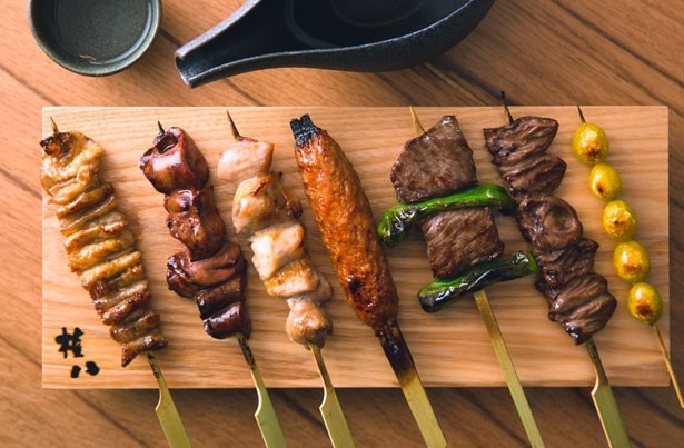 こだわりの素材を備長炭で焼き上げる炭焼き。鶏は岩手県の銘柄鶏“いわいどり”を使用