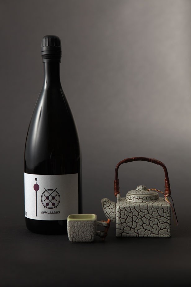 オリジナル日本酒「小むらさき 濃醇純米」(180ml・税抜800円他)は、会津酒米「まいひめ」を自家精米で55％まで丁寧に磨き上げ、 低温熟成でじっくりと造り上げた純米酒