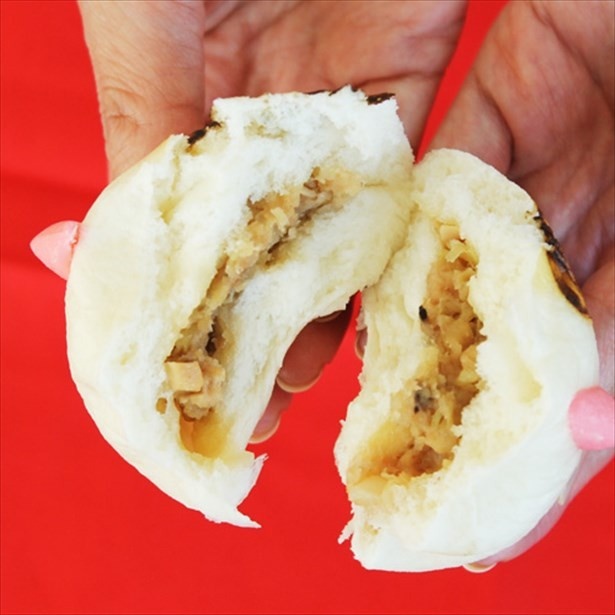 豚肉、椎茸、玉ねぎをたっぷり使って、オイスターソースでコクのあるまろやかな味に仕上げたあんのハーモニーが味わえる