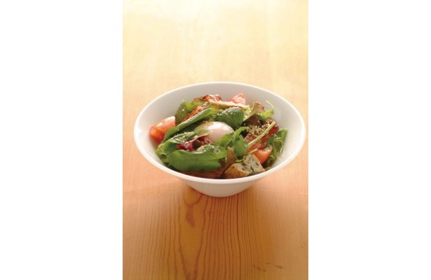 ガーデンサラダサンド「たっぷり野菜と半熟卵のシーザーサラダサンド」￥1050