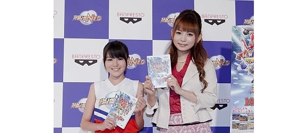 笑顔で「スーパーロボット大戦NEO」をPR
