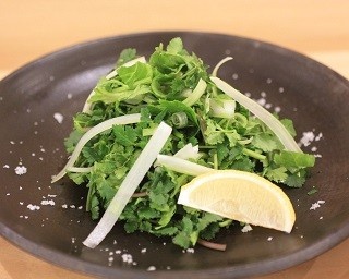 パクチスト狂喜乱舞のパクチーフェア！「岡山パクチー」が東京・新橋に集結