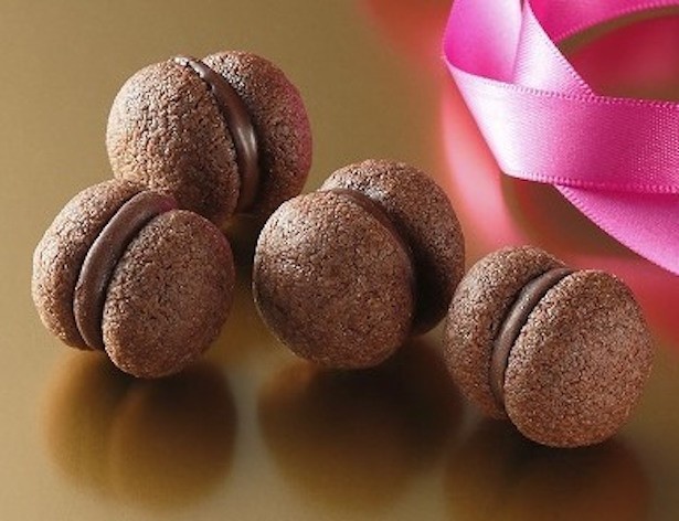 サクサク・ホロホロの食感で人気のサクッチ・ホロッチに“ダブルチョコ” 味が登場