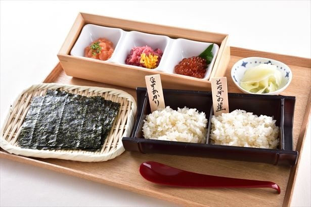 アルパ3F「築地玉寿司」で提供する1日100食限定「とちぎ米 食べ比べ手巻」(1080円)