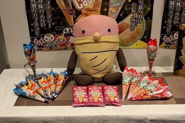 「ジャイアントカプリコ＜いちご＞」と「ジャイアントカプリコ＜クッキー＆クランチ＞」