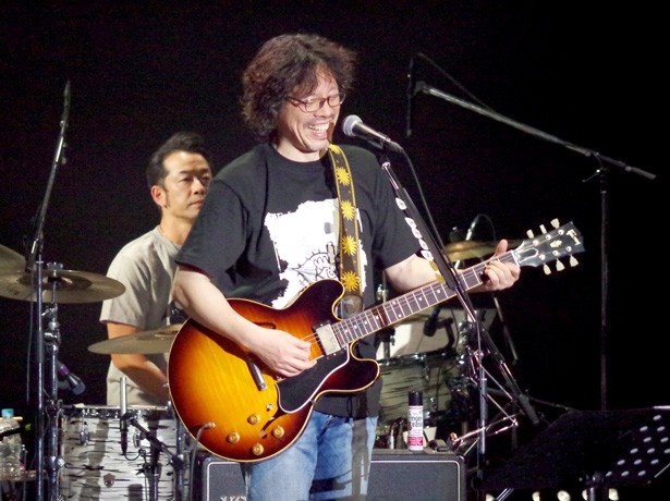 アンコールでは衣装チェンジしてTシャツ姿で登場