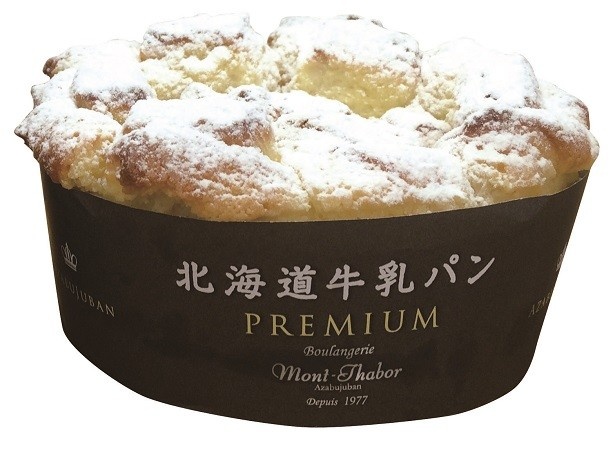 【写真を見る】「北海道牛乳パン　プレミアムとろりんチーズケーキ」