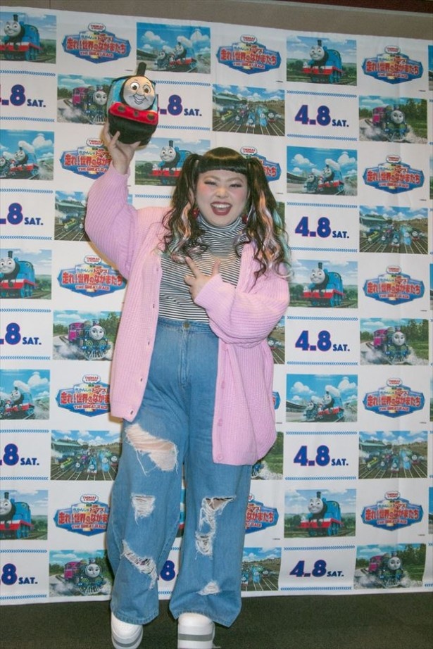 「劇中で歌も歌っているので聞いてほしい！」とPR