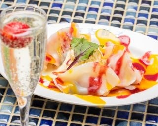 新感覚デザート餃子「いちご大福餃子」登場！