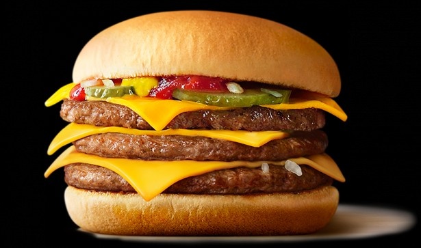 「ダブルチーズバーガー」が 1 位になった場合は価格はそのままで夢のトリプルバーガーに