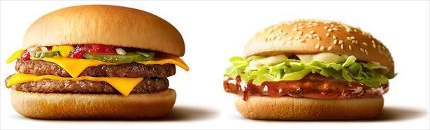 【写真を見る】決勝進出を果たした「ダブルチーズバーガー」(左)と「てりやきマックバーガー」(右)