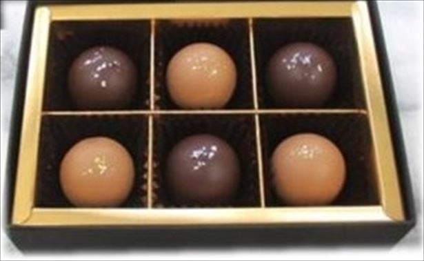 【写真を見る】スイート3個、エキストラミルク3個の計6個が楽しめる