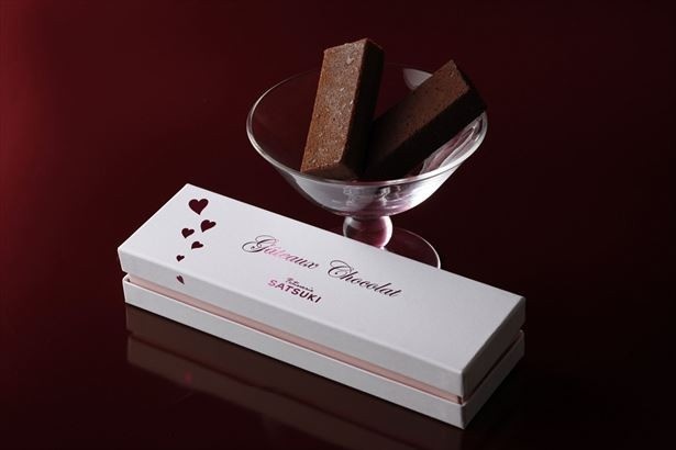 くるみ入りのチョコレート生地にベルギー産最高級チョコレートを混ぜて、しっとり感を出すように焼き上げた「ガトーショコラ」