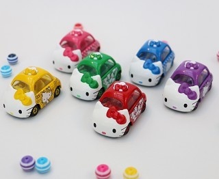 トミカ×キティコラボ第2弾は「推し色」コレクション