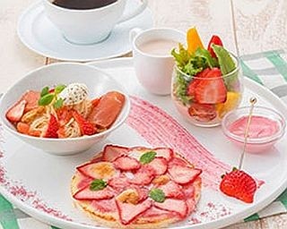 サラダやスープも！苺尽くしのワンプレート