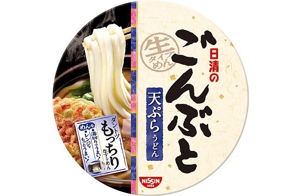 ｢天ぷらうどん｣は販売エリアによりツユが異なる。東日本はカツオダシと醤油のうま味がしっかりした関東風、西日本はカツオと昆布のうま味をしっかり感じる関西風
