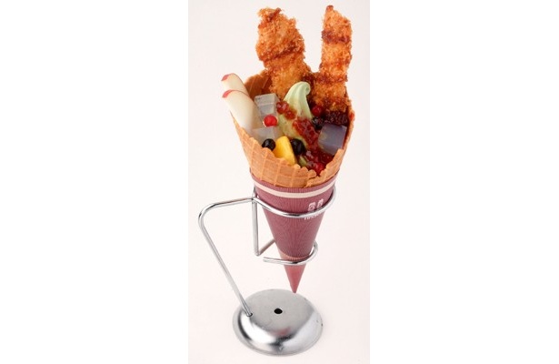 「東京ミートレア」では、クレープ状の「とんかつパフェストリート版」(580円)も発売予定