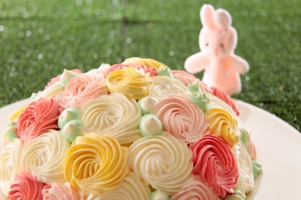 【写真を見る】花束ショートケーキ