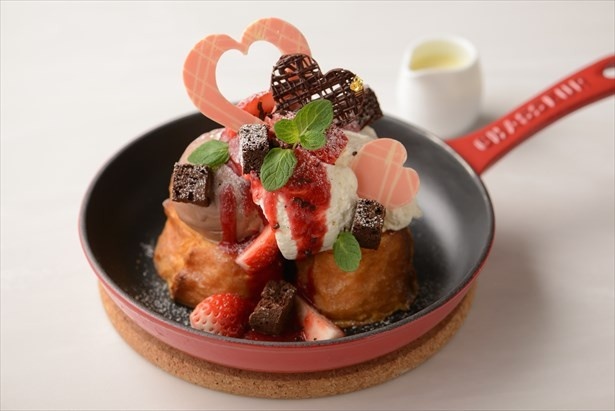 【写真を見る】カリカリに焼き上げたガドーショコラと、コーヒー豆の香ばしさが大人なアクセントの逸品「メルティショコラ・パンペルデユ」