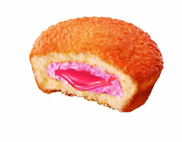 っとりふんわりケーキの中に桃のカスタードクリームと桃のソースが入っている