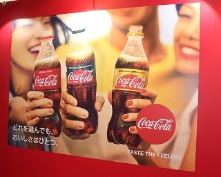 コカ・コーラのパッケージが一新！赤を統一カラーにしたワンブランド戦略