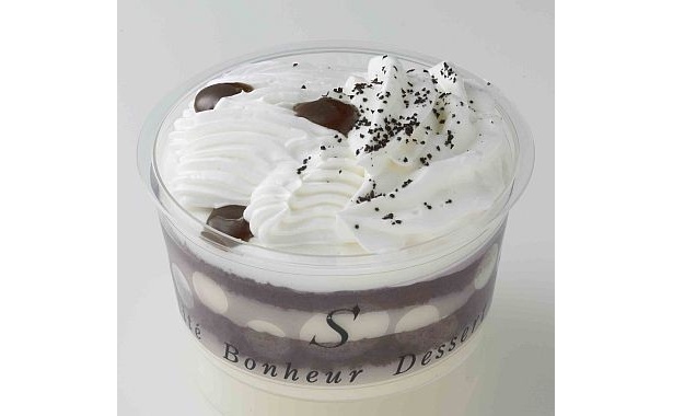 北海道産マスカルポーネとホイップクリーム、牛乳をブレンドし、クリーミーな中にも、コクのあるテイストに仕上げた「北海道ティラミス」（240円）