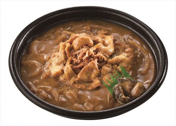 出汁のきいたカレーに、とんこつスープを加えた「和風とんこつカレー丼」(398円)