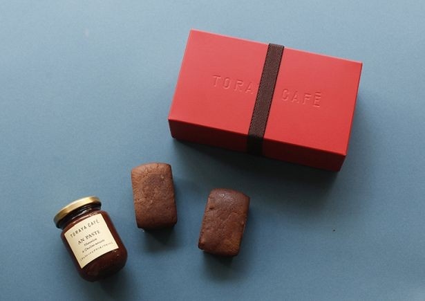和菓子が好きな人へのバレンタインギフトにおすすめの「あずきとカカオのフォンダンとあんペースト(チョコレートとプラリネノワゼット)詰合せ」(本体価格2150円)