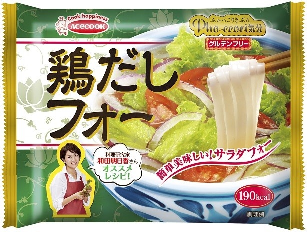 【写真を見る】同時発売の米麺とスープの優しい味わいが楽しめる「(袋)Pho・ccori気分 鶏だしフォー」(税抜140円)にも注目