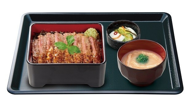 【写真を見る】「なか卯」の「熟成リブロースステーキ重」(990円)
