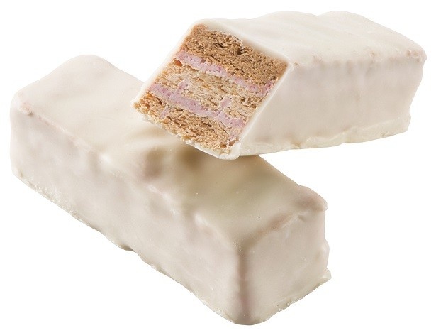 サクサクのパイ生地にストロベリークリームをサンドしホワイトチョコレートで包んで仕上げたミルフィーユ(ホワイト)